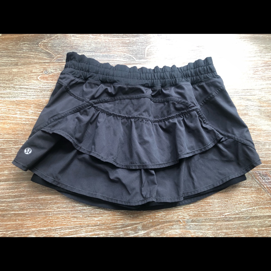 Womens Lululemon Black Ruufle Skort, Size 8